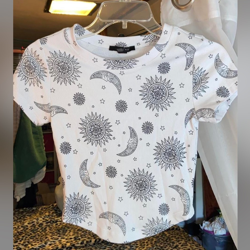 Fitted ribbed sun moon and stars top